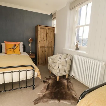 Old Bank Daire Loftus