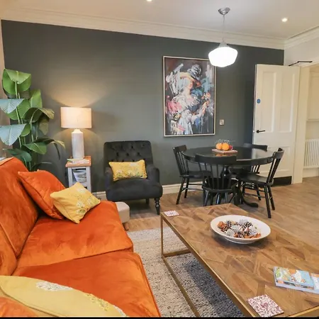 Daire Old Bank Loftus